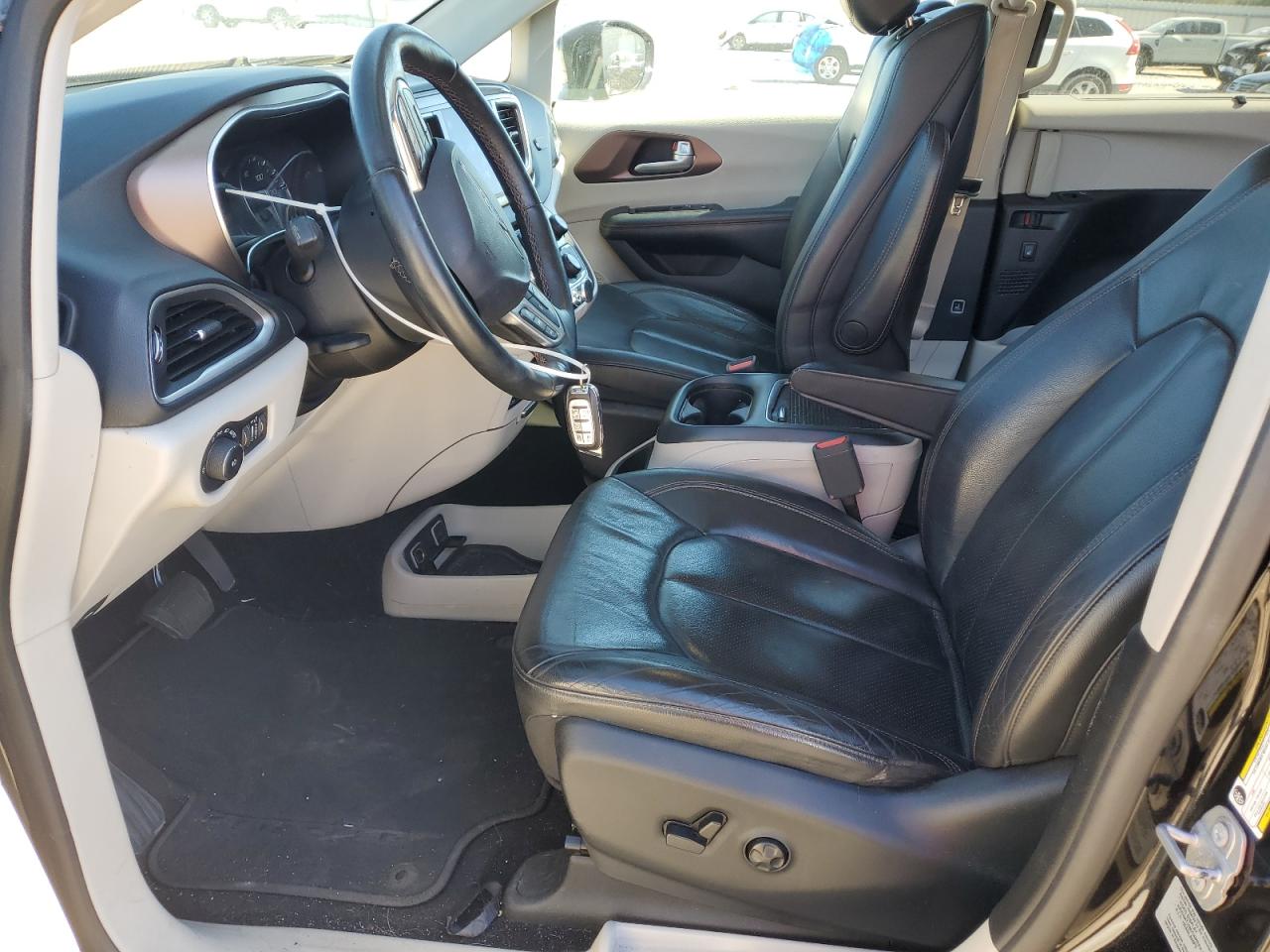 2017 Chrysler Pacifica - Image 7