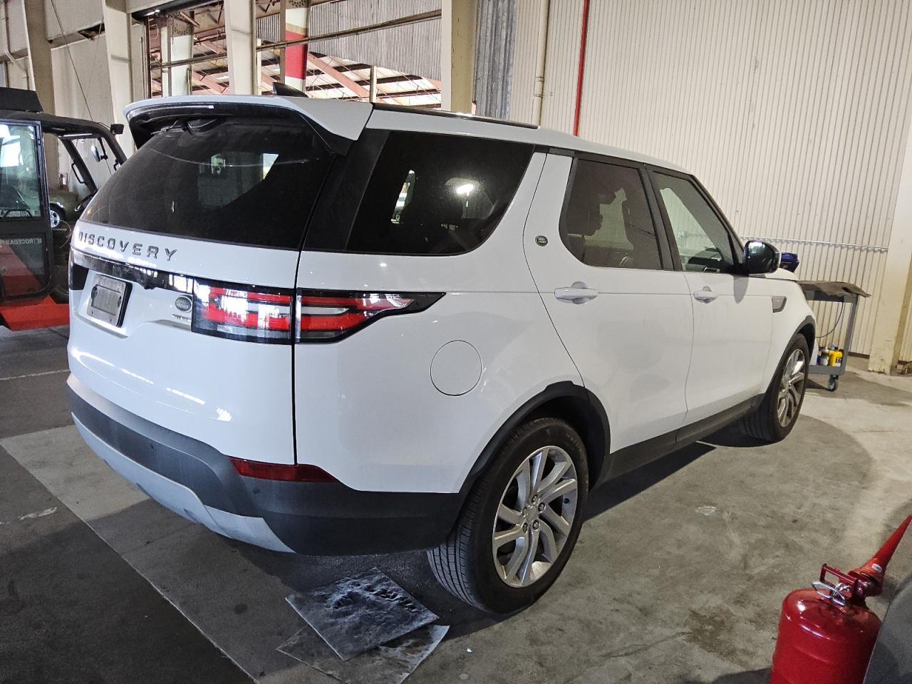 2018 Land Rover Discovery - Image 3