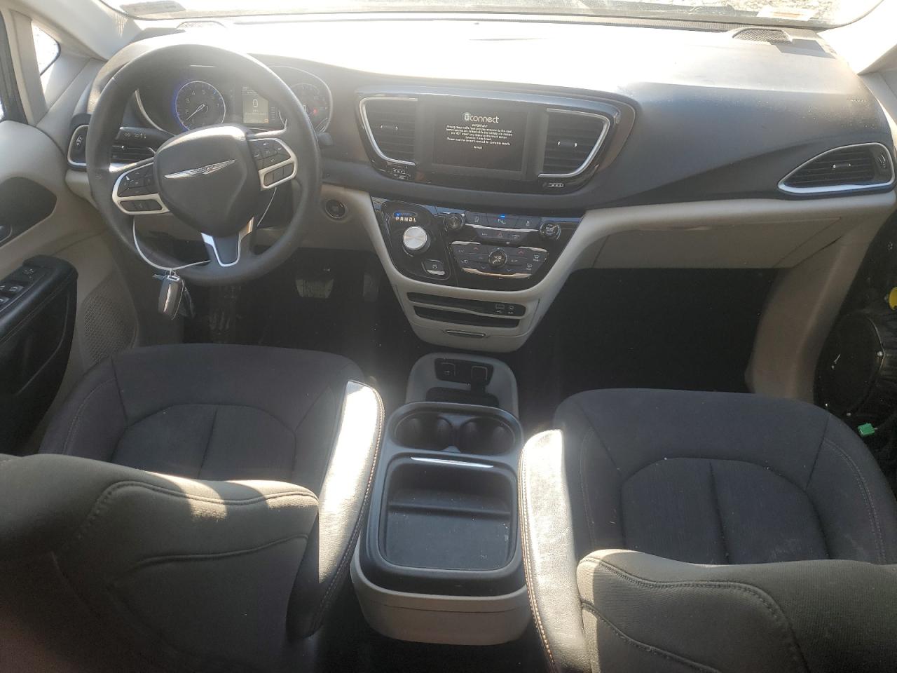 2018 Chrysler Pacifica - Image 8