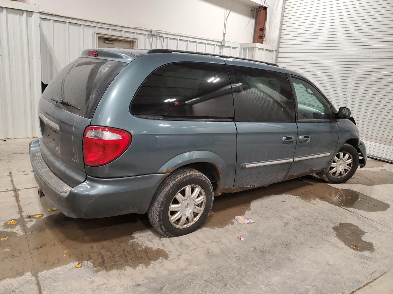 2007 Chrysler Town & Country - Image 3