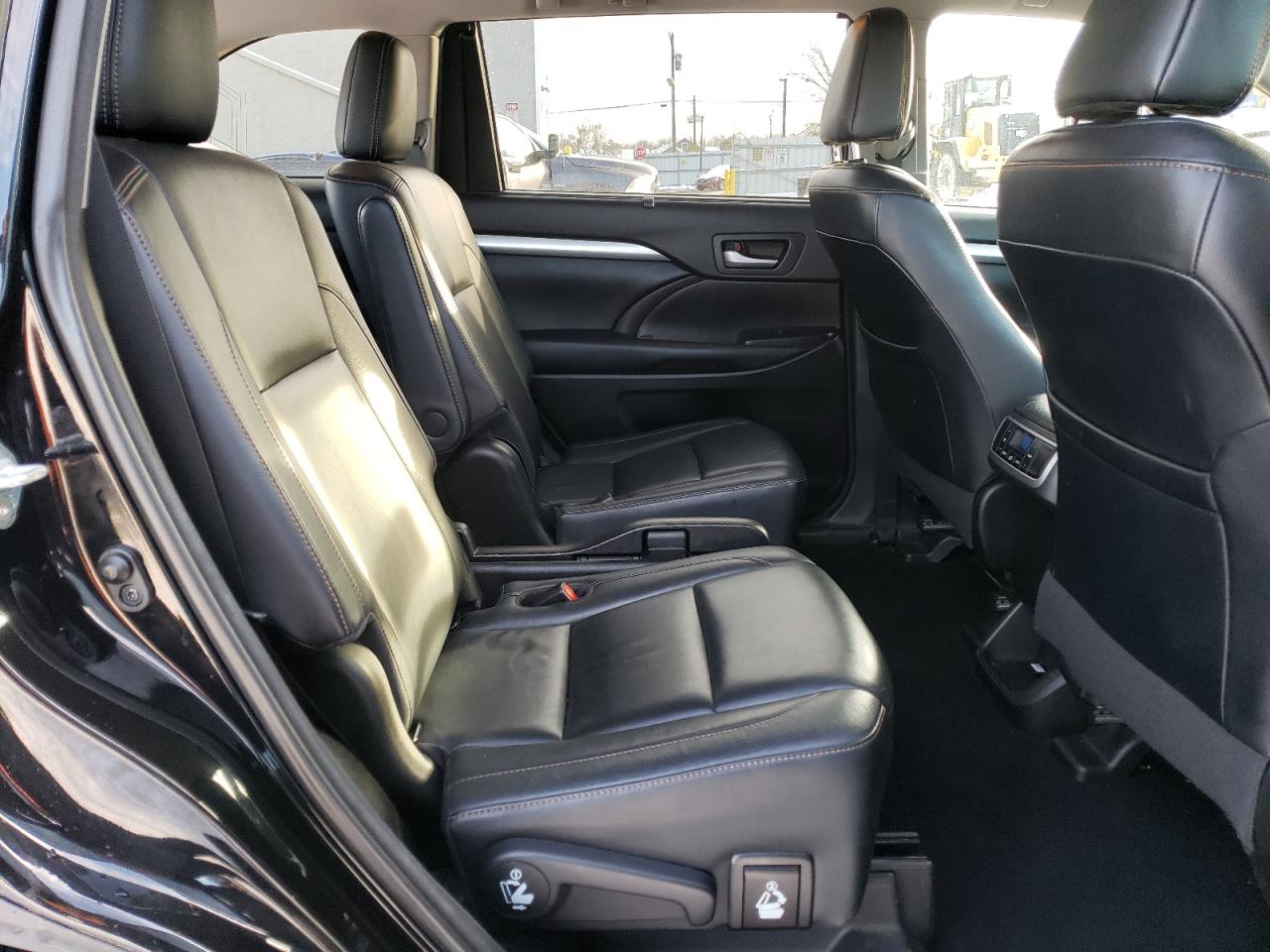 2018 Toyota Highlander - Image 11