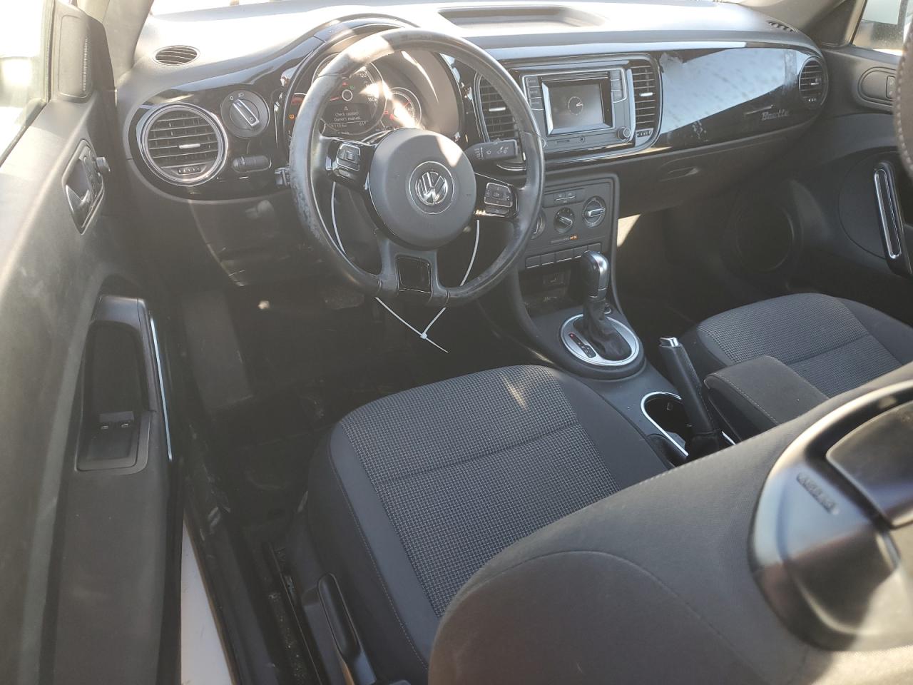 2019 Volkswagen Beetle - Image 8