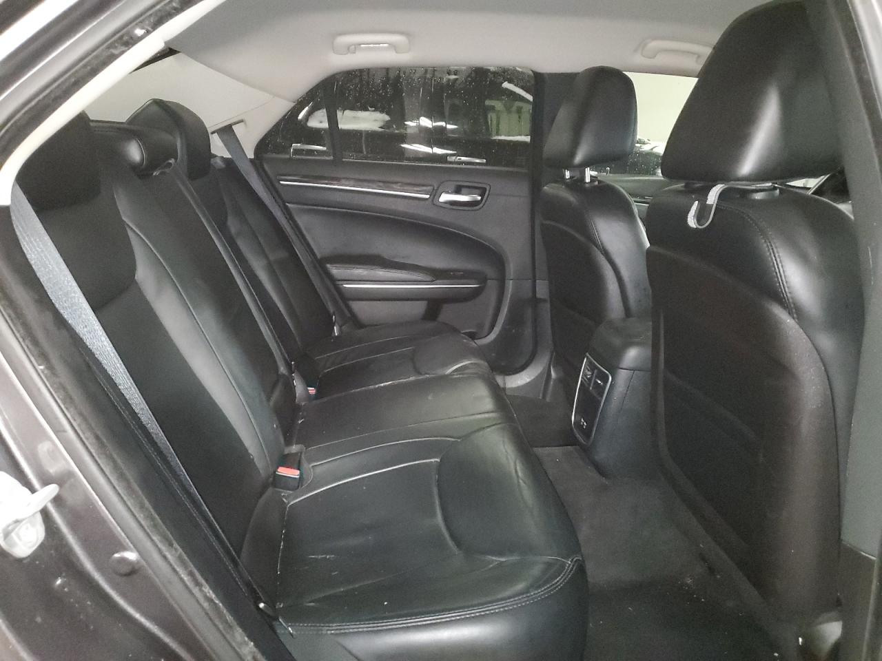 2015 Chrysler 300 - Image 10