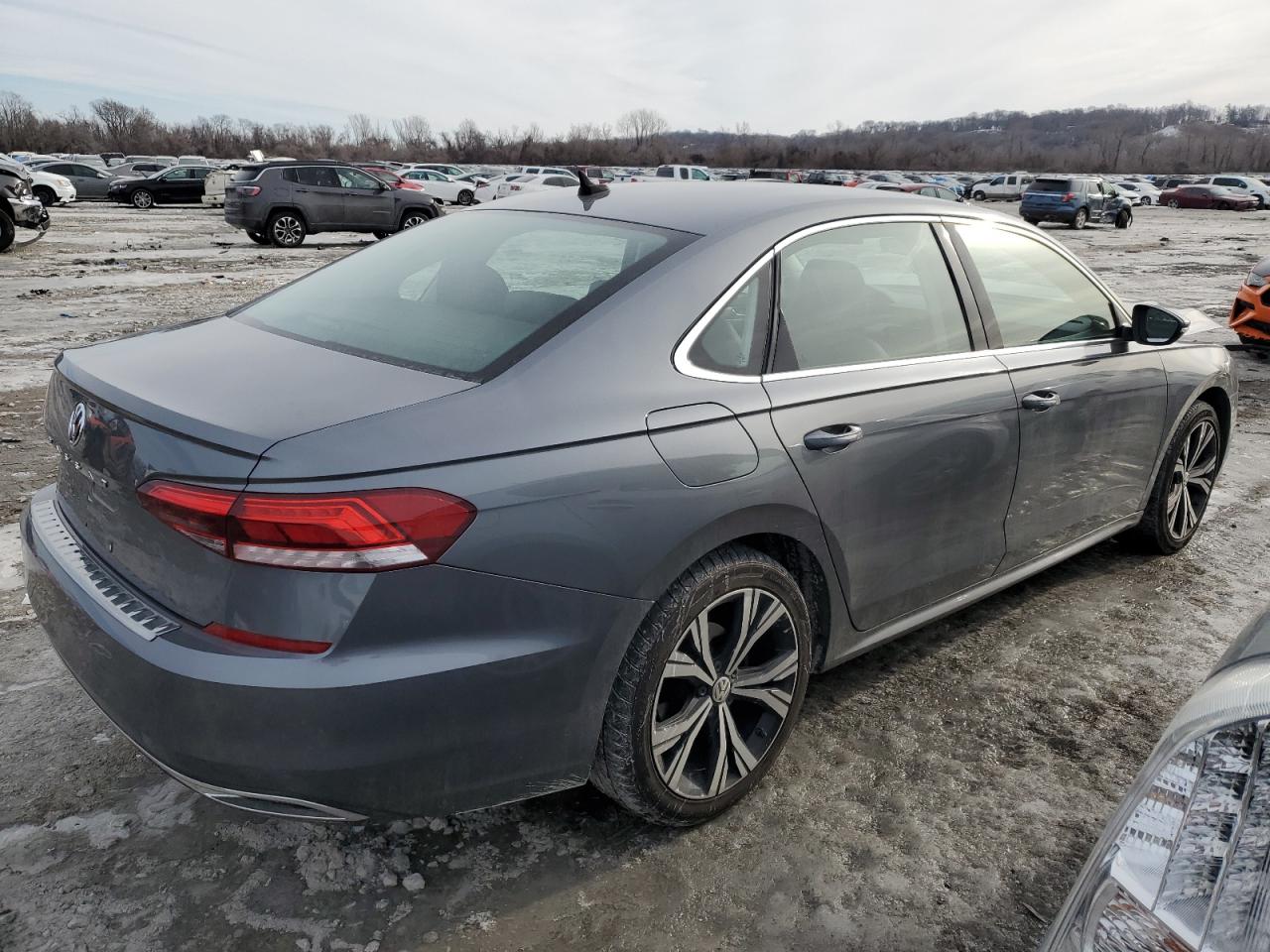 2021 Volkswagen Passat - Image 3