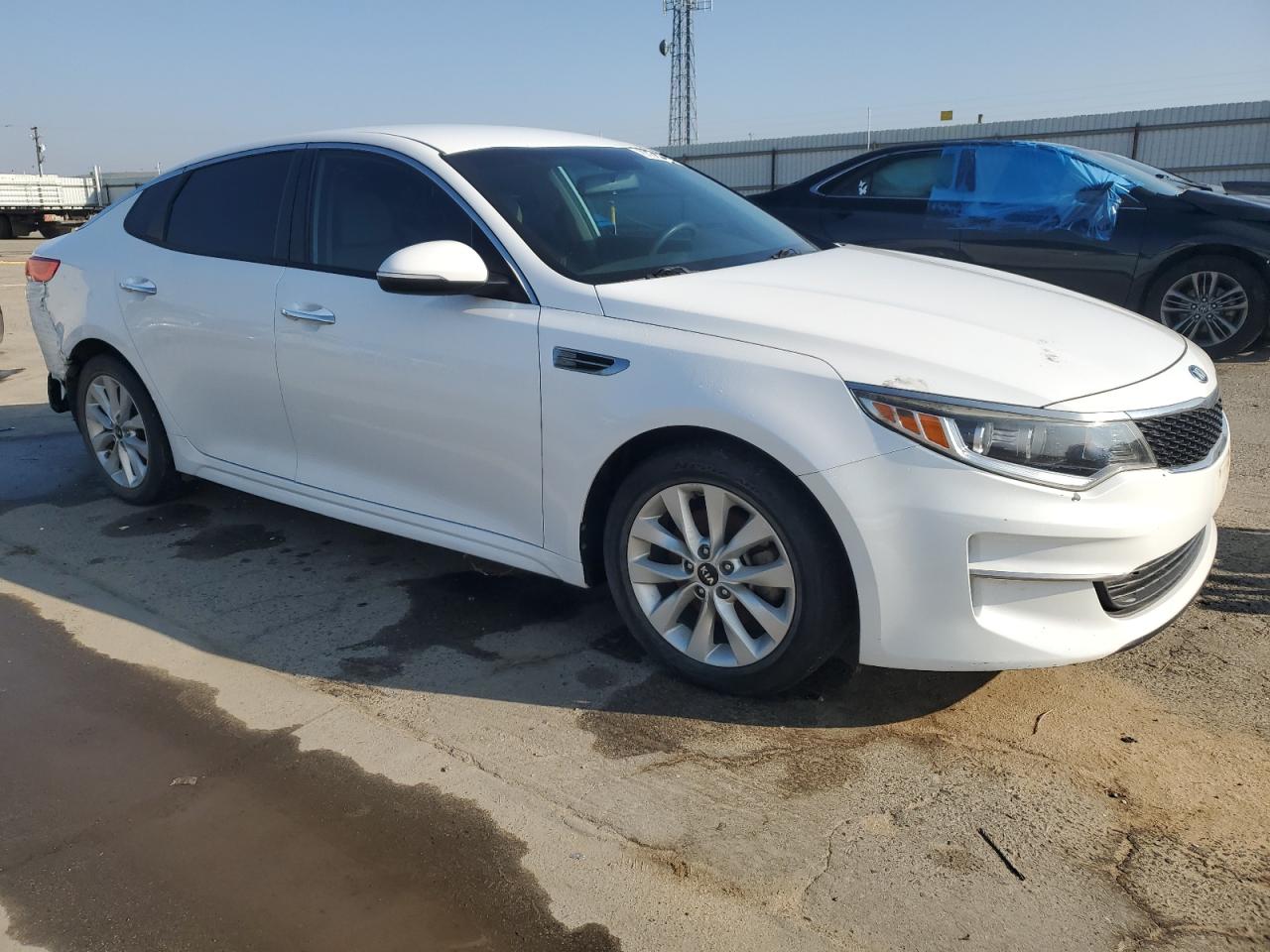 VIN 5XXGT4L33GG082012 2016 KIA OPTIMA no.4