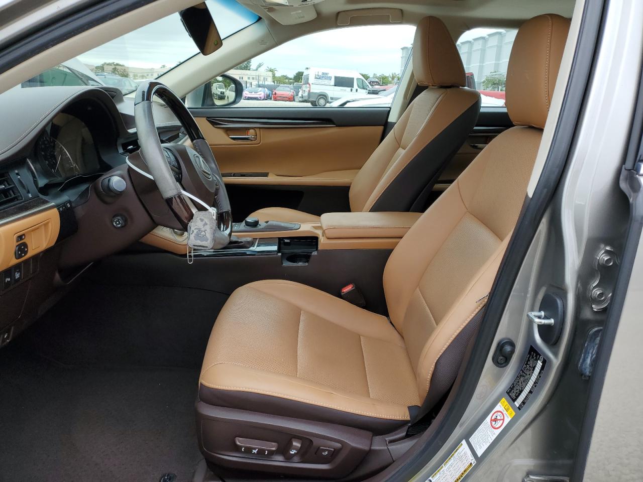2016 Lexus ES - Image 7