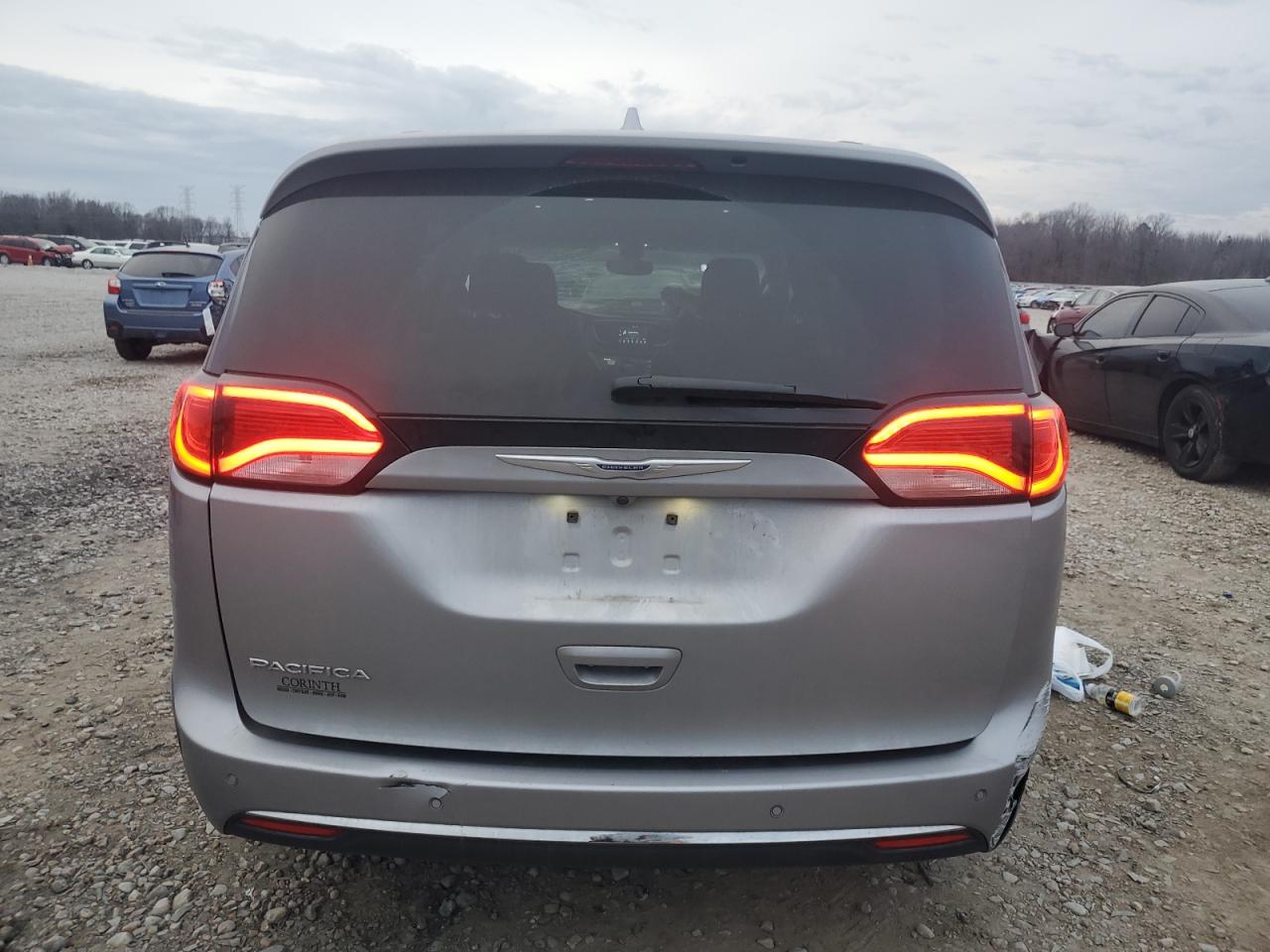 2019 Chrysler Pacifica - Image 6