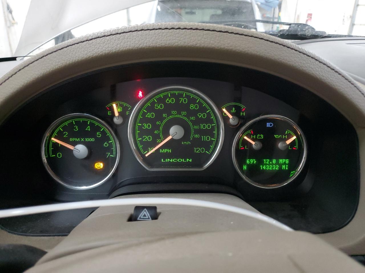 2006 Lincoln Mark LT - Image 9