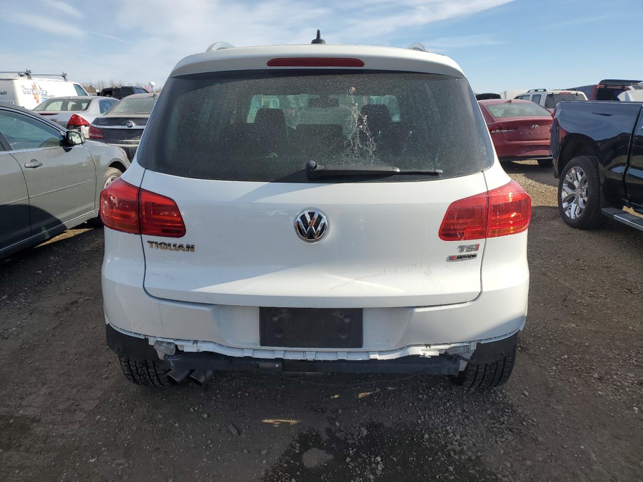 2017 Volkswagen Tiguan - Image 6