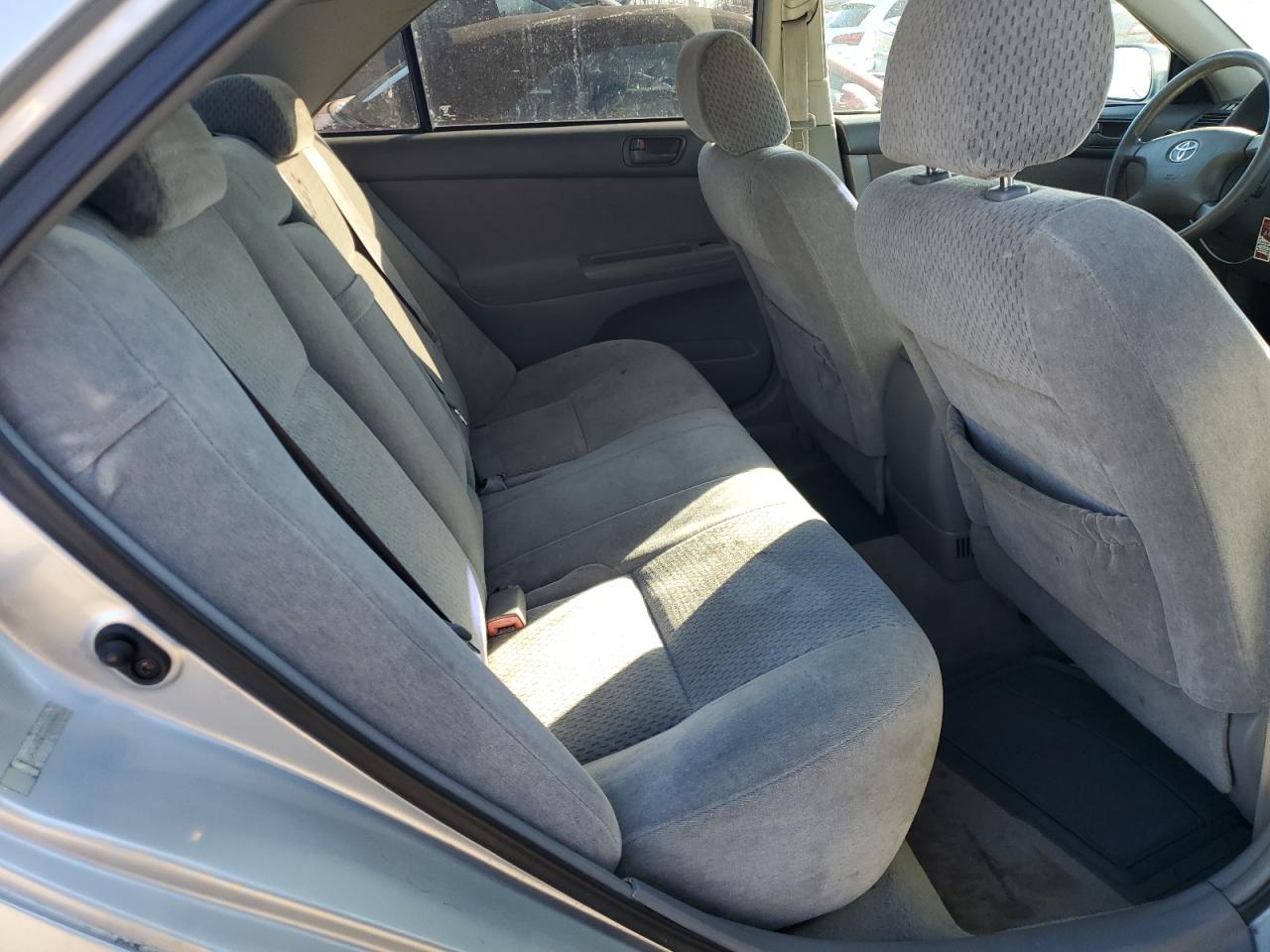 2004 Toyota Camry - Image 10