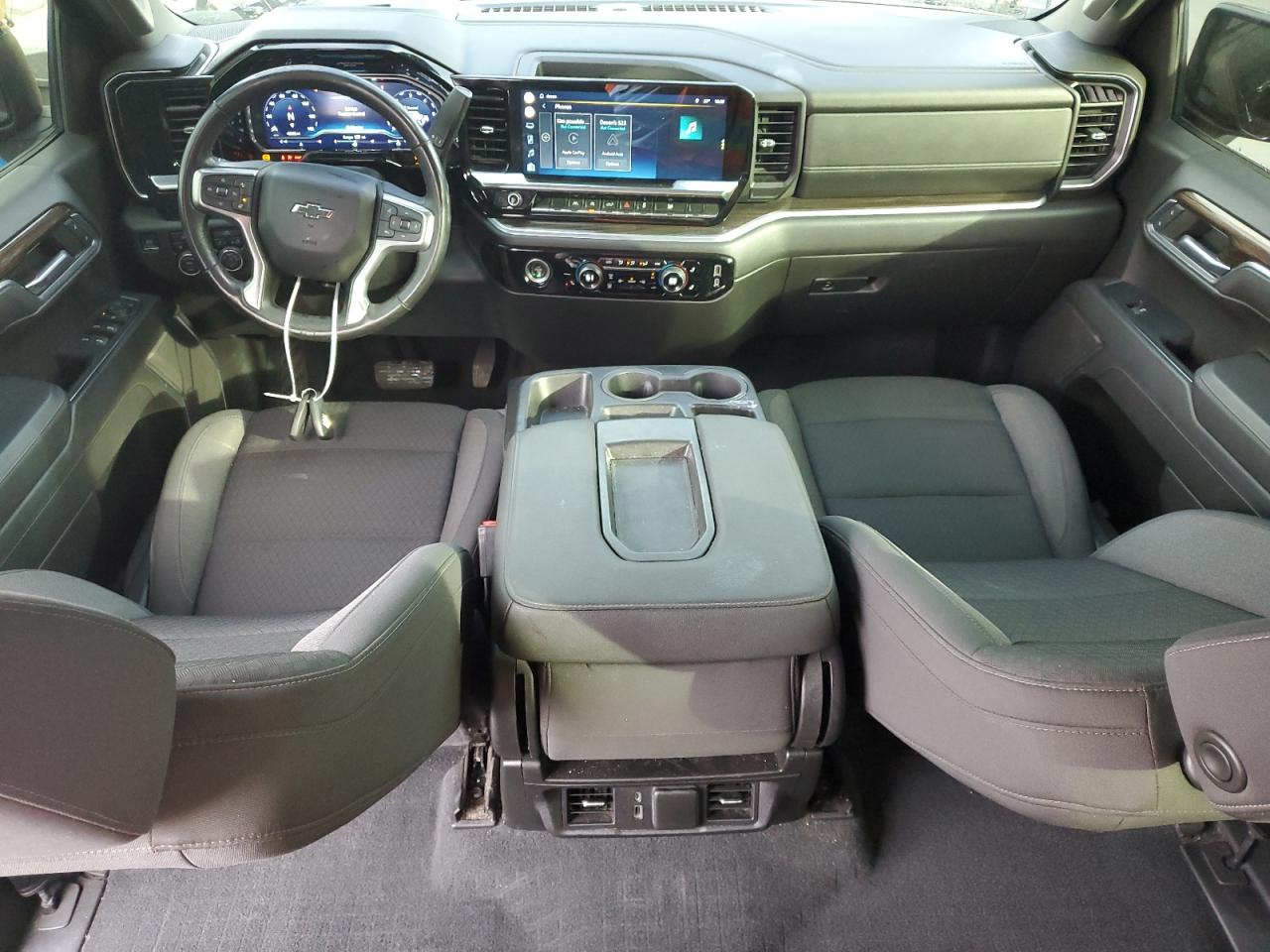 2022 Chevrolet Silverado - Image 8