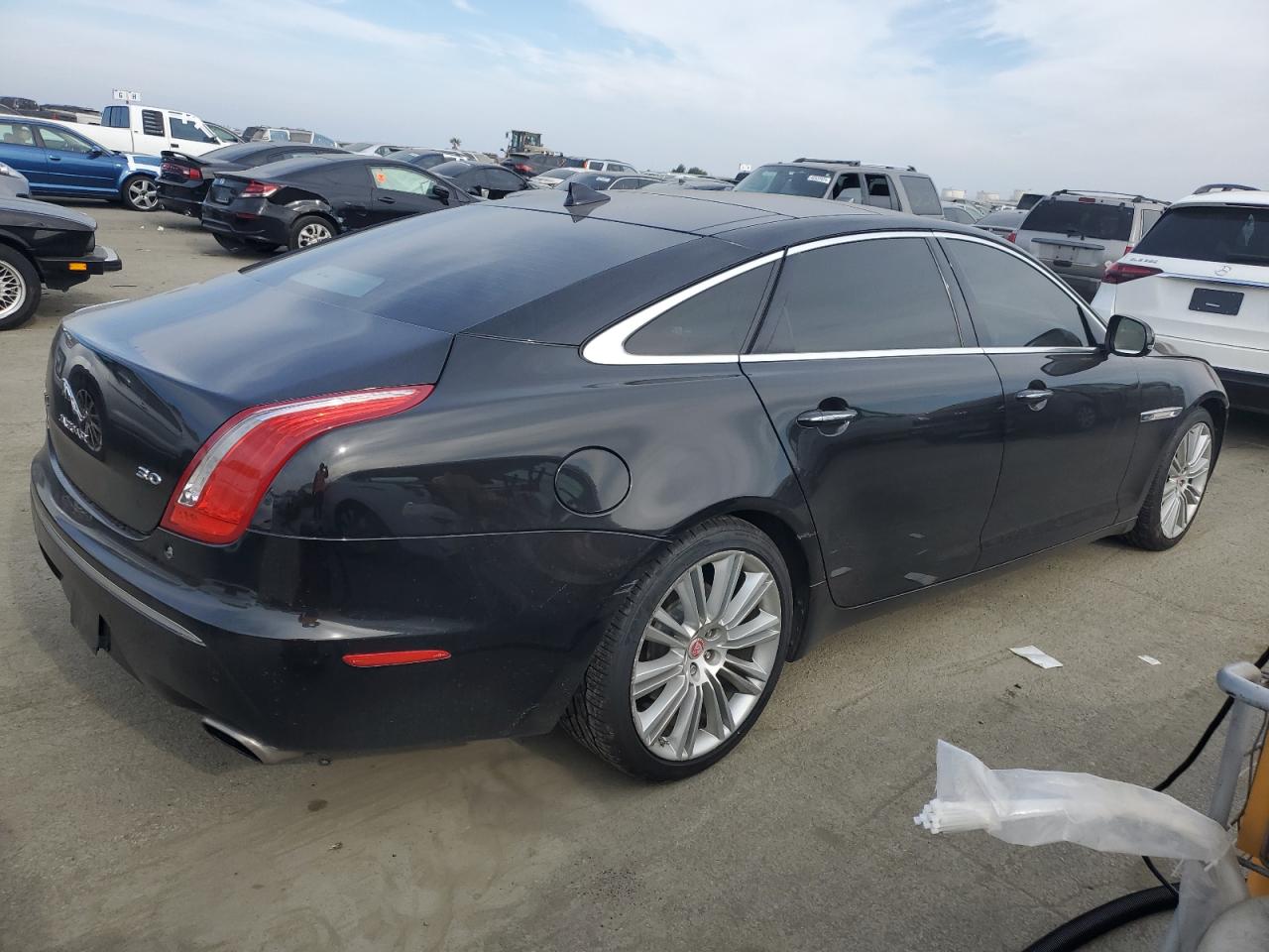 2015 Jaguar XJ - Image 3