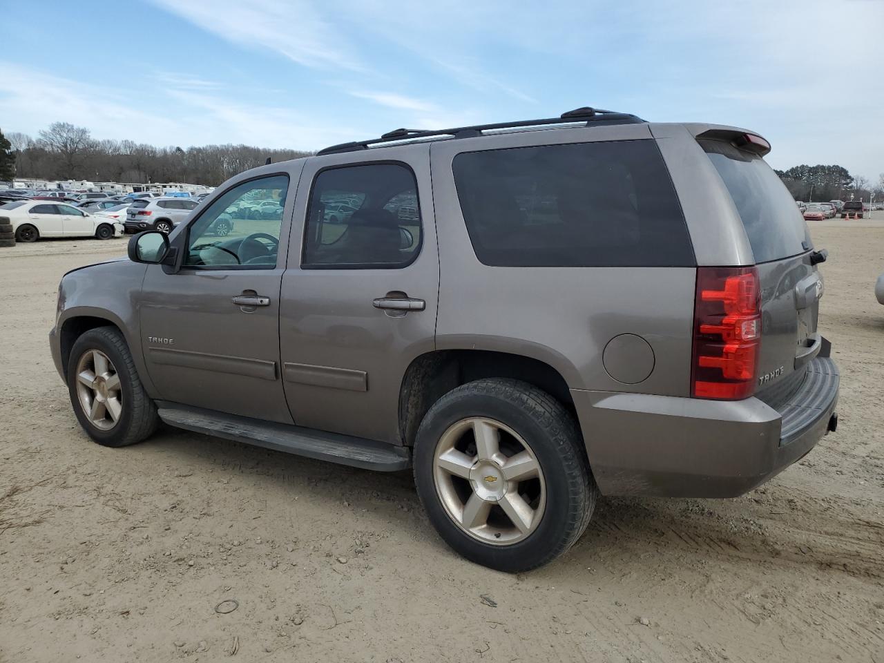 2011 Chevrolet Tahoe - Image 2