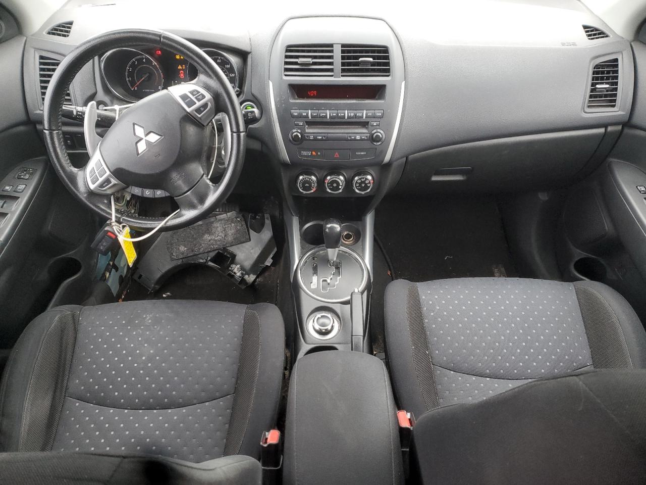2012 Mitsubishi Outlander - Image 8