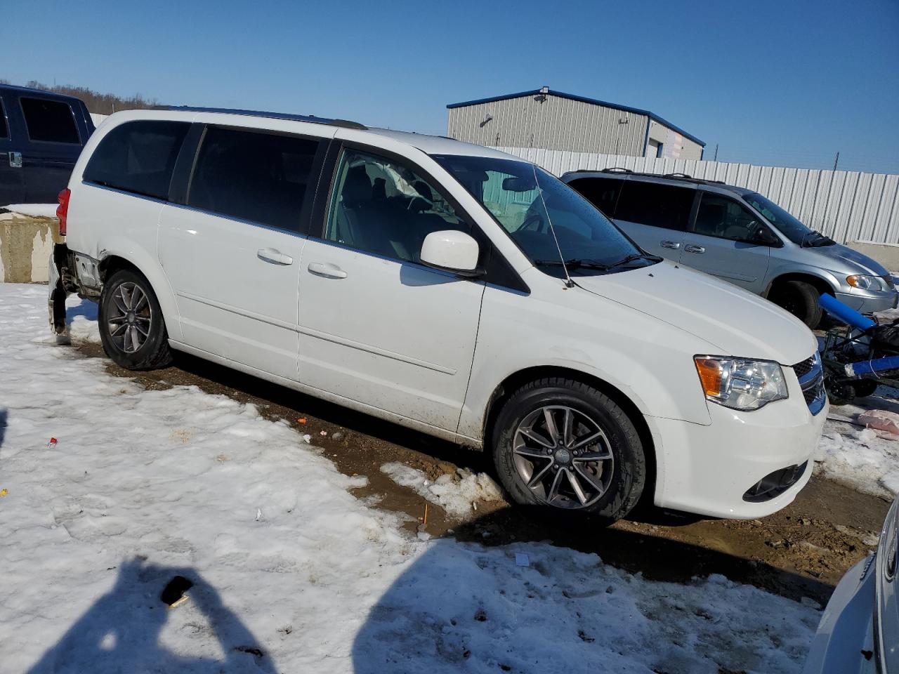 2017 Dodge Caravan - Image 4
