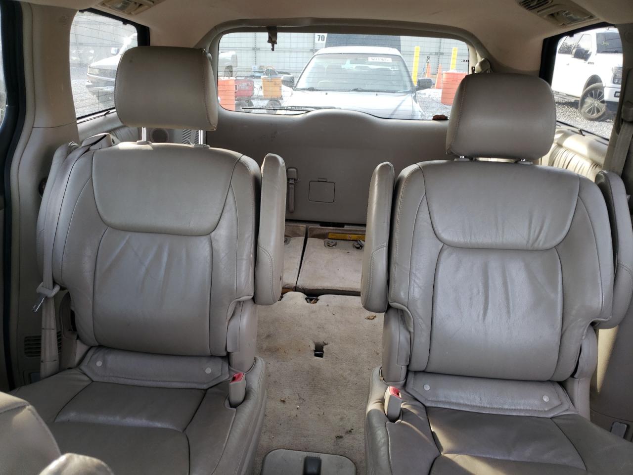 2005 Toyota Sienna - Image 10
