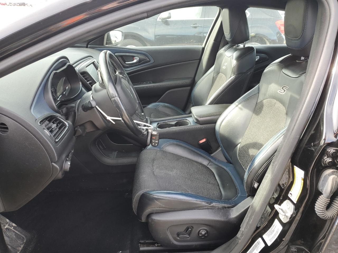 2015 Chrysler 200 - Image 7