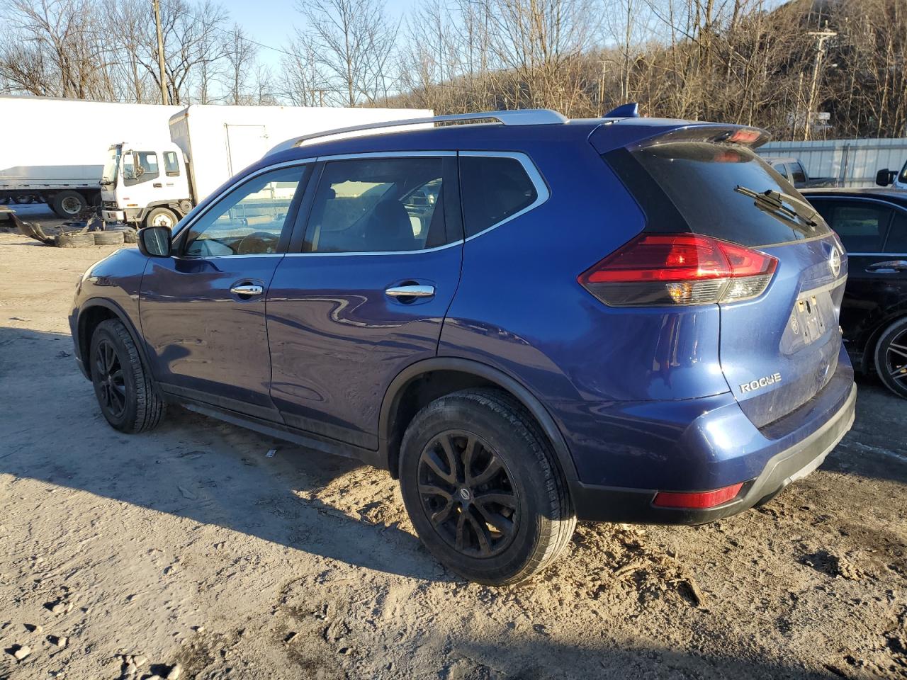 2017 Nissan Rogue - Image 2