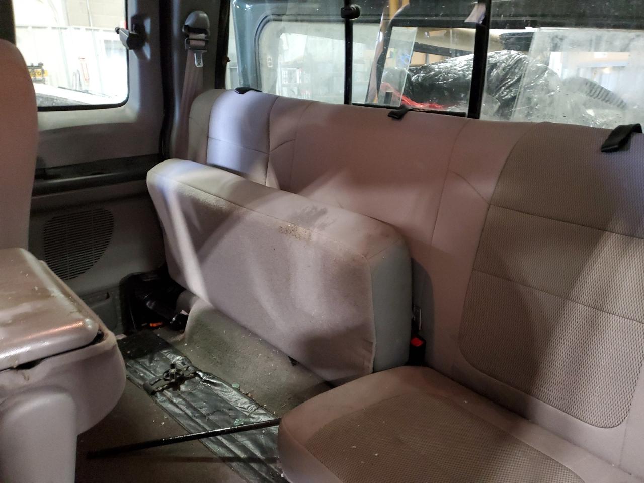 2005 Ford F250 - Image 10