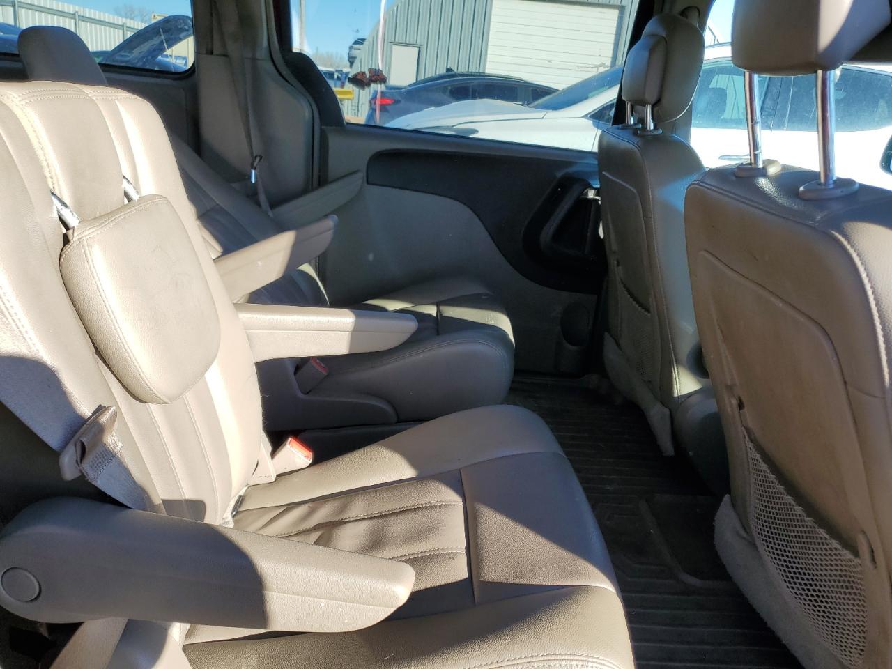 2014 Chrysler Town & Country - Image 11