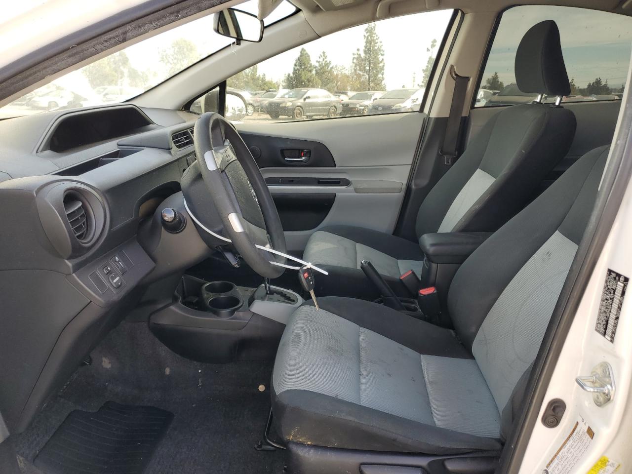 2014 Toyota Prius - Image 7