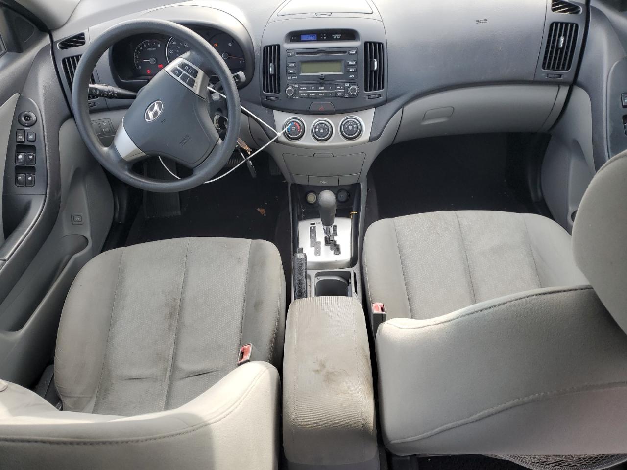 2010 Hyundai Elantra - Image 8