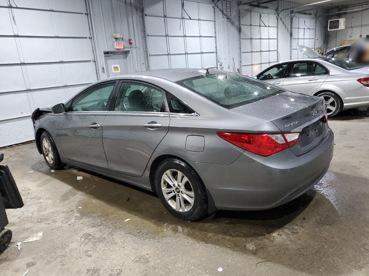 2013 Hyundai Sonata - Image 2