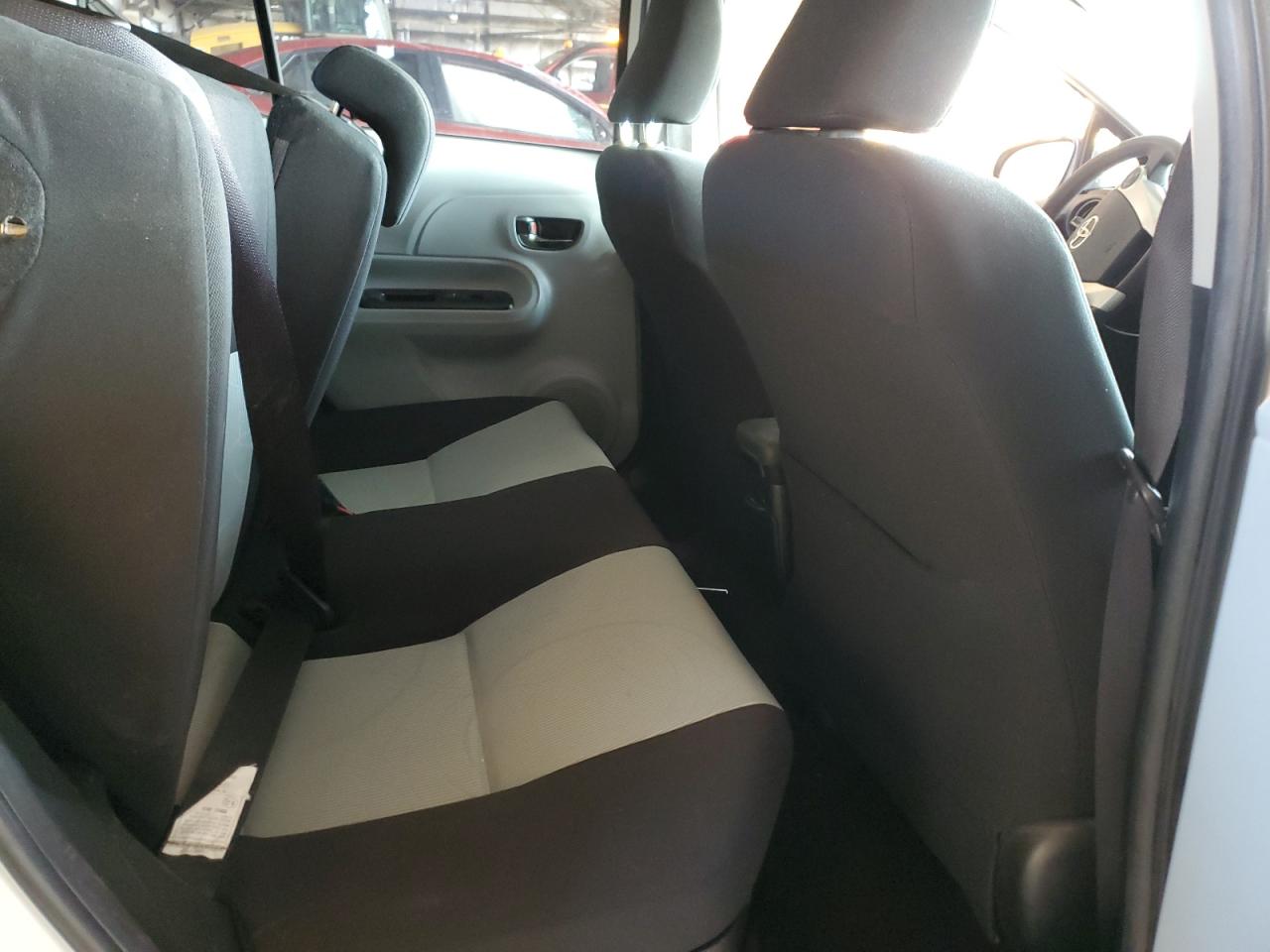 2012 Toyota Prius - Image 10