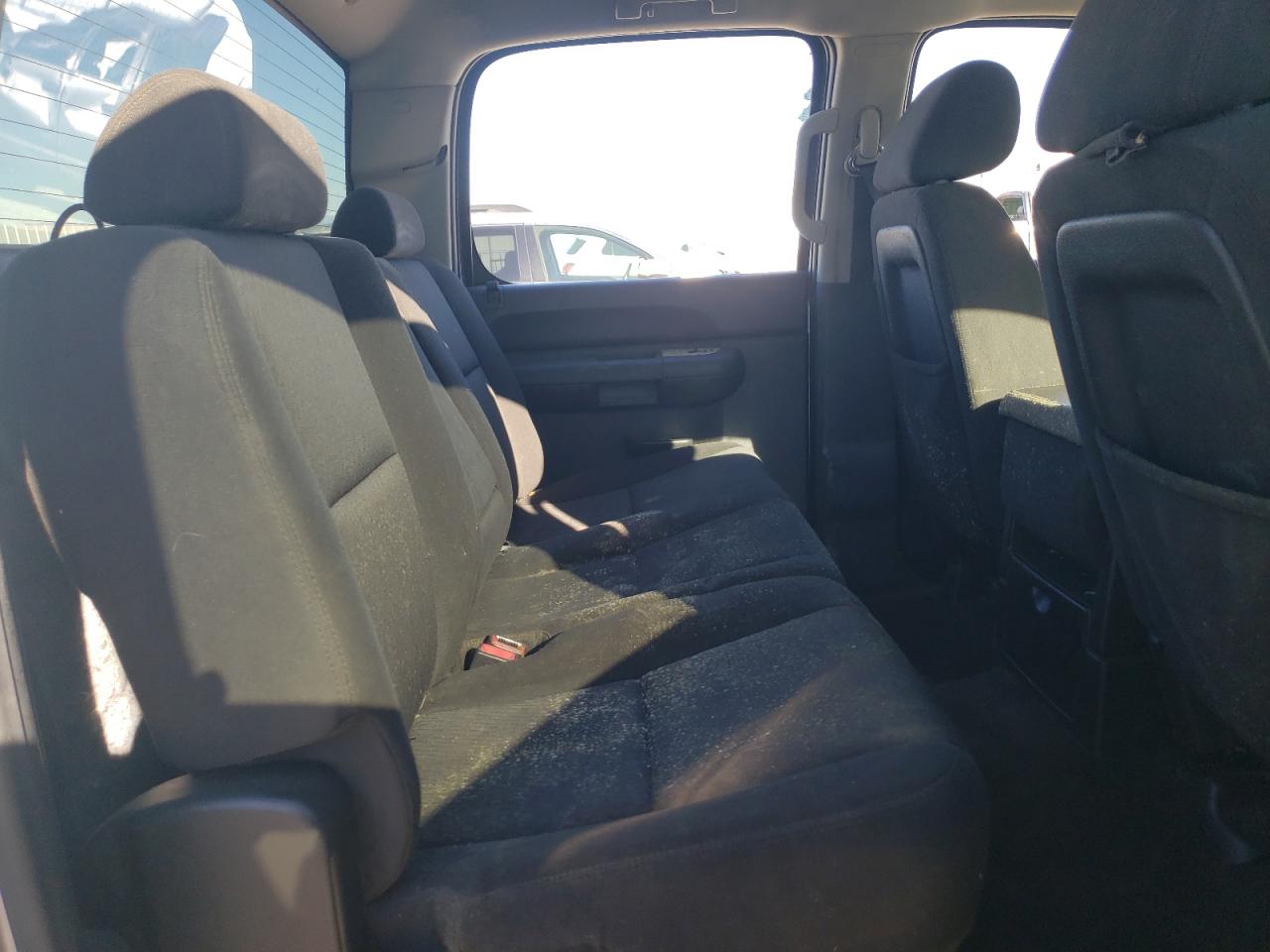 2011 Chevrolet Silverado - Image 10