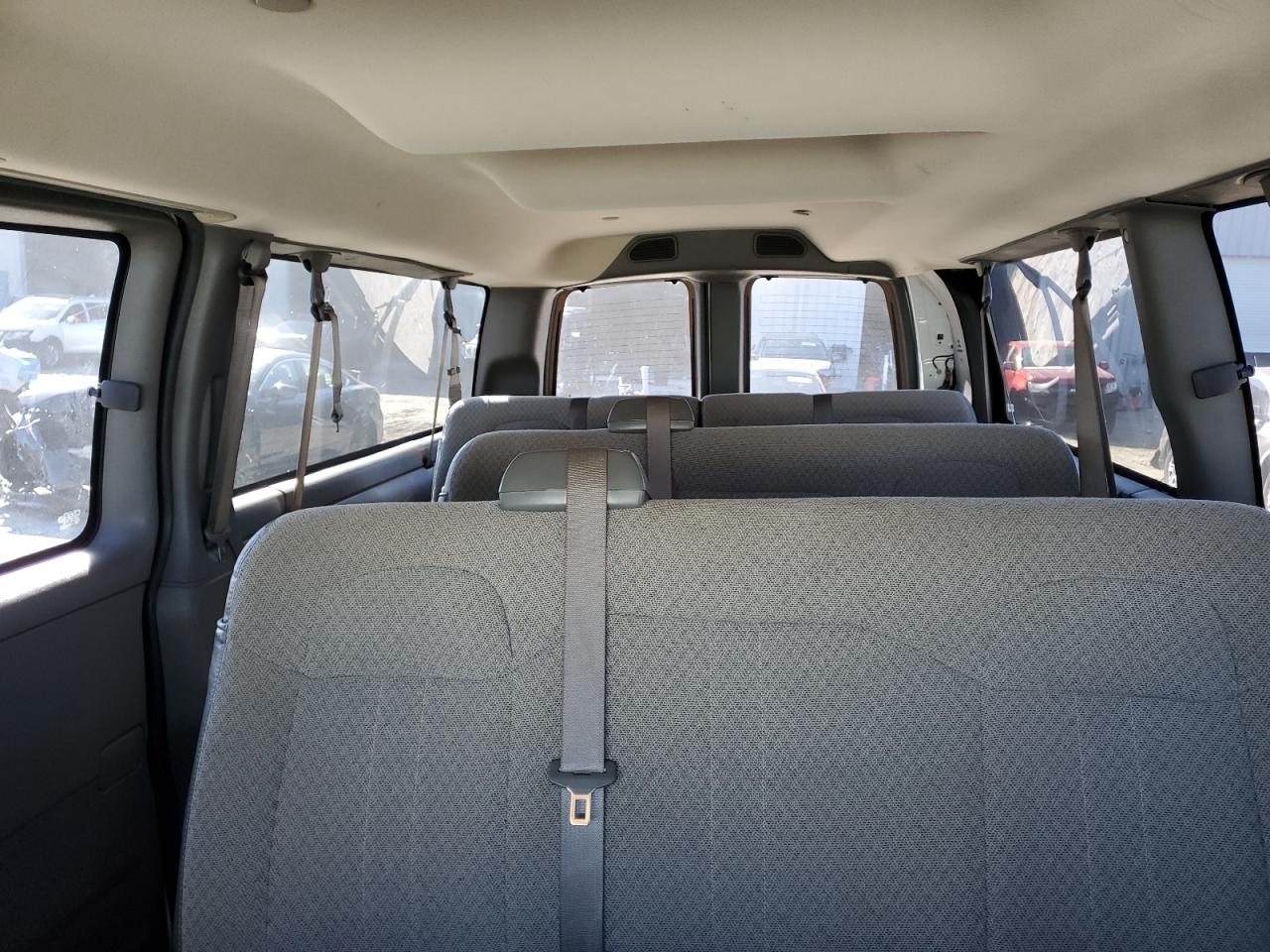 2019 Chevrolet Express - Image 10