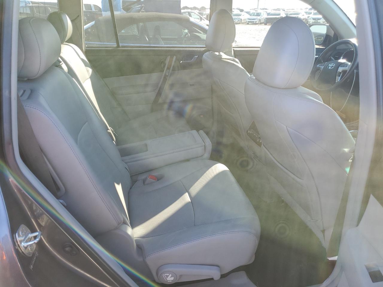 2013 Toyota Highlander - Image 11