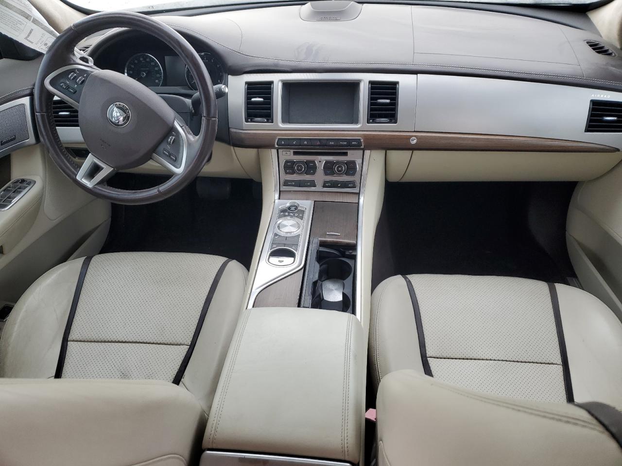 2015 Jaguar XF - Image 8