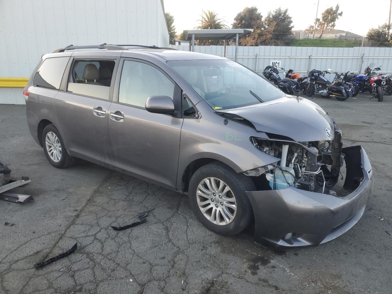 2014 Toyota Sienna - Image 4
