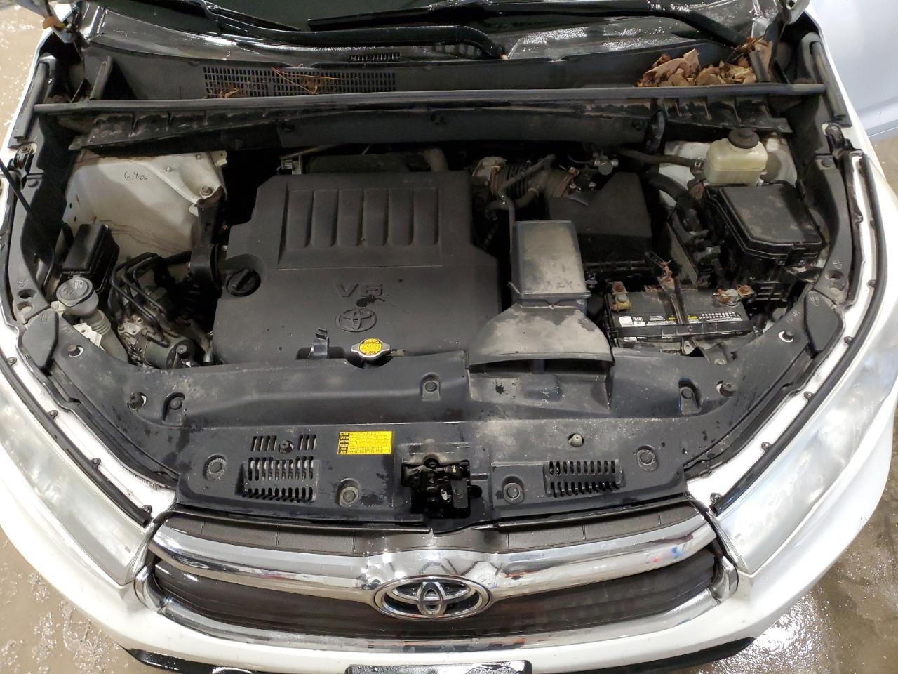 2015 Toyota Highlander - Image 12