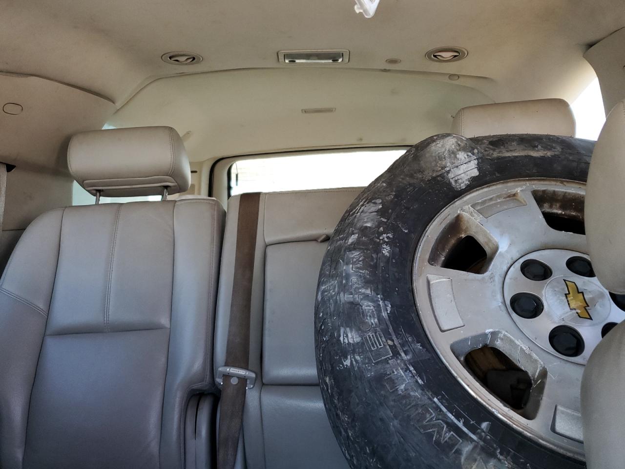 2009 Chevrolet Suburban - Image 10