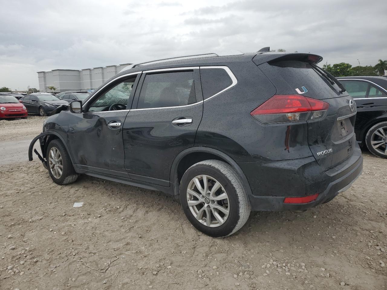 2018 Nissan Rogue - Image 2