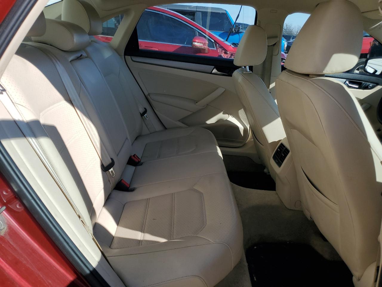 2015 Volkswagen Passat - Image 10