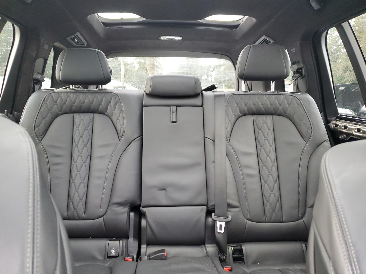 2022 BMW X7 - Image 10