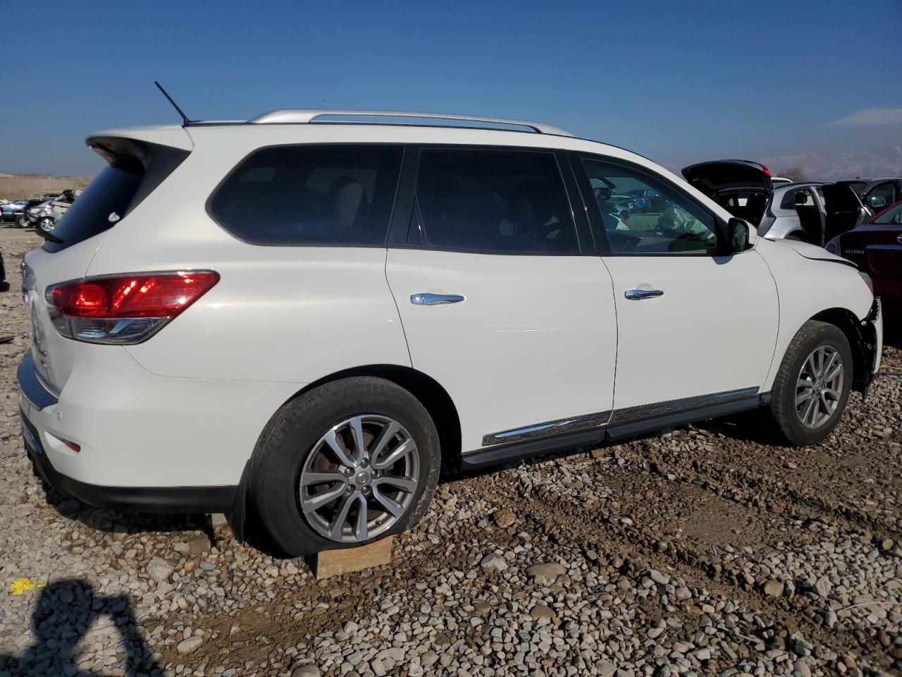2014 Nissan Pathfinder - Image 3