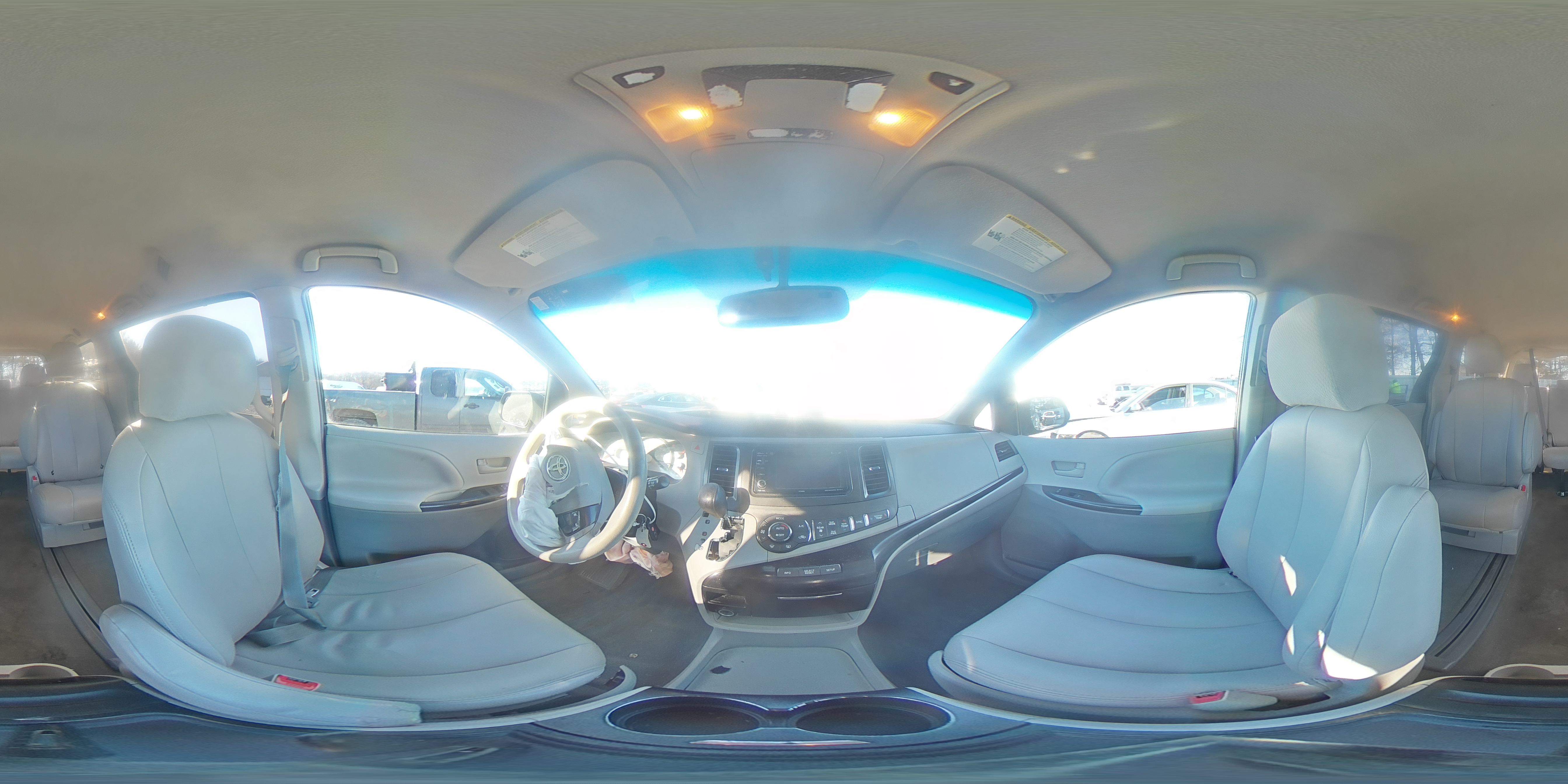 2014 Toyota Sienna - Image 14