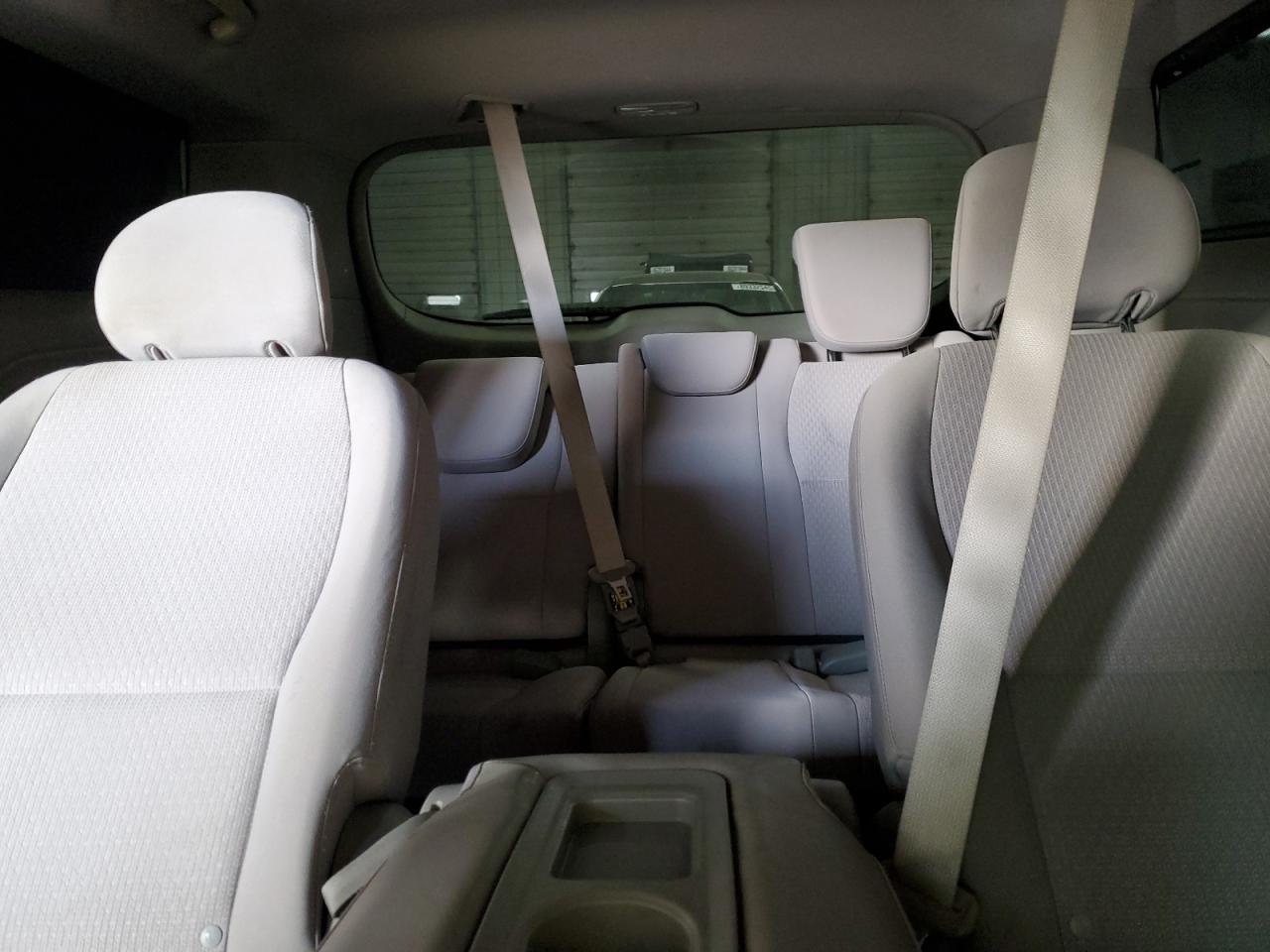 2016 Kia Sedona - Image 10