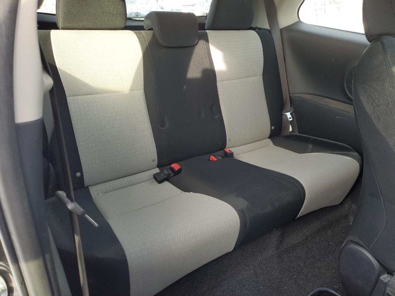 2014 Toyota Yaris - Image 10