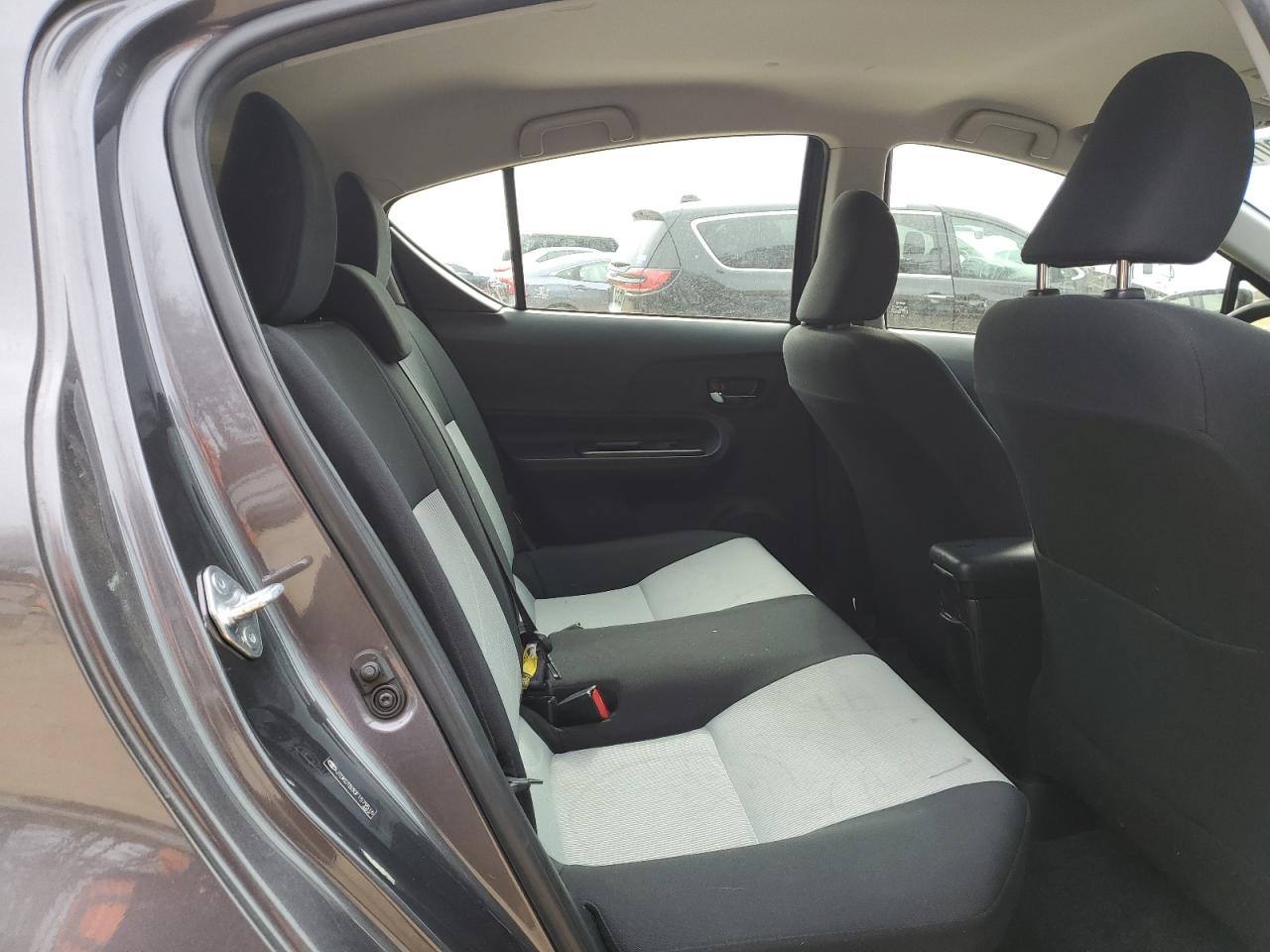 2015 Toyota Prius - Image 11