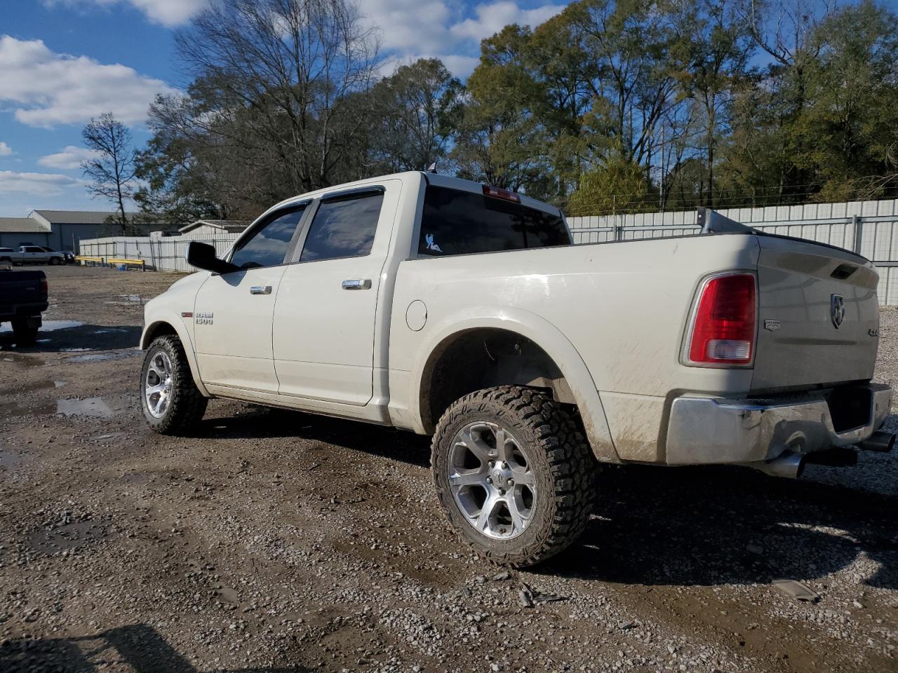 2016 RAM 1500 - Image 2