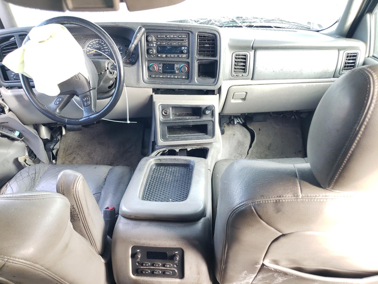 2005 Chevrolet Suburban - Image 8