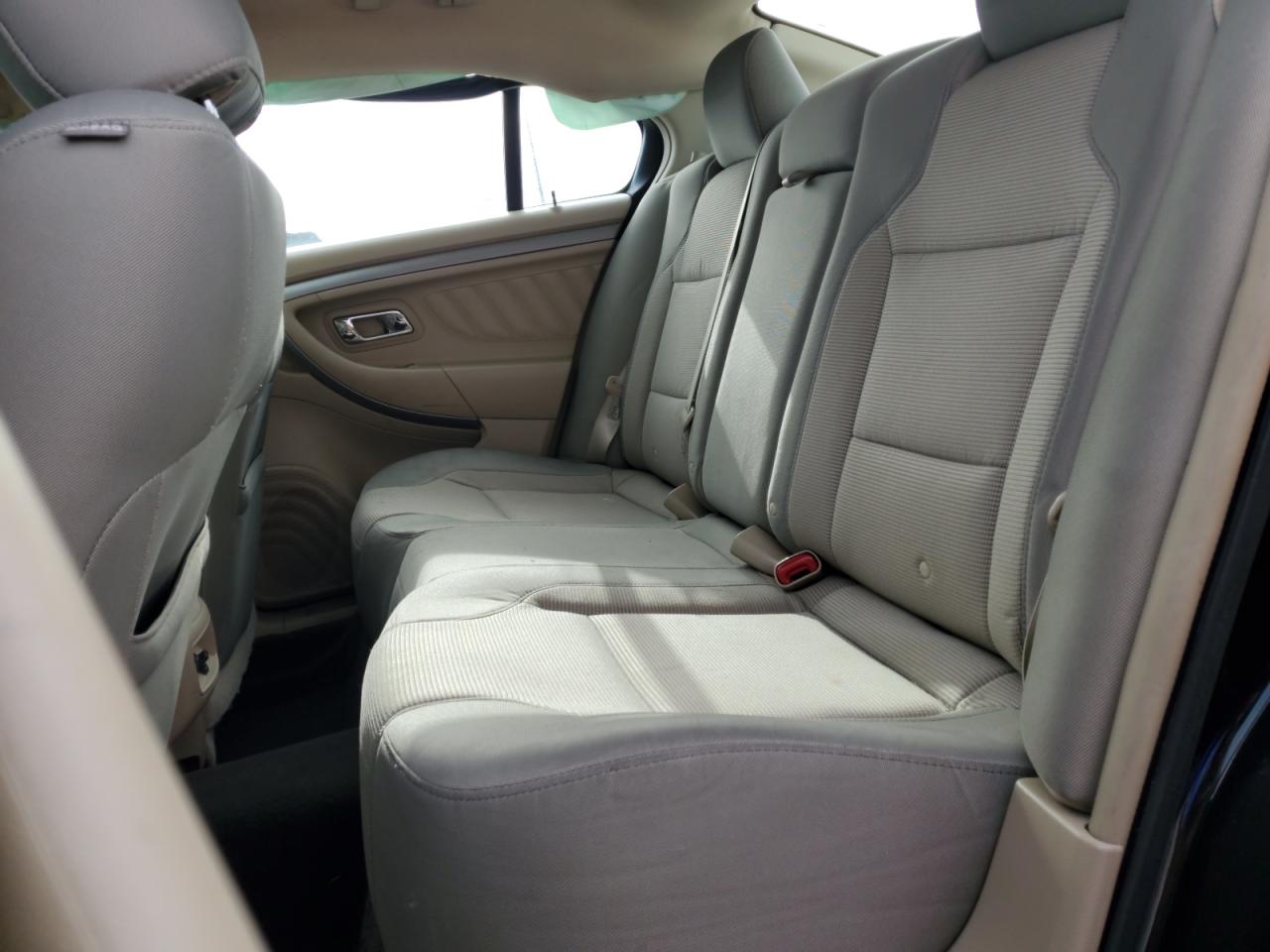 2015 Ford Taurus - Image 11
