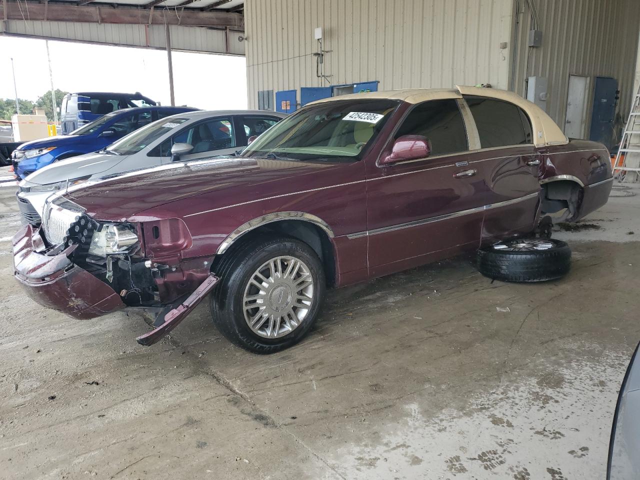 2006 Lincoln Town Car - Image 1