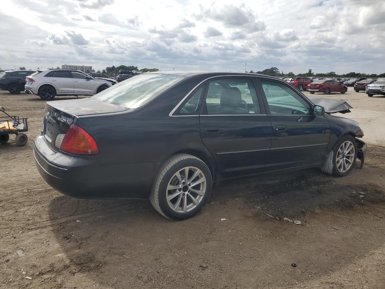 2002 Toyota Avalon - Image 3