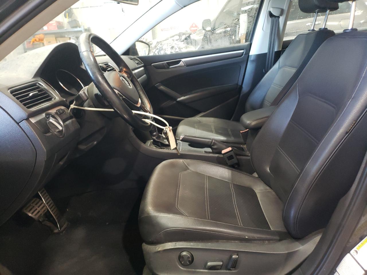 2017 Volkswagen Passat - Image 7
