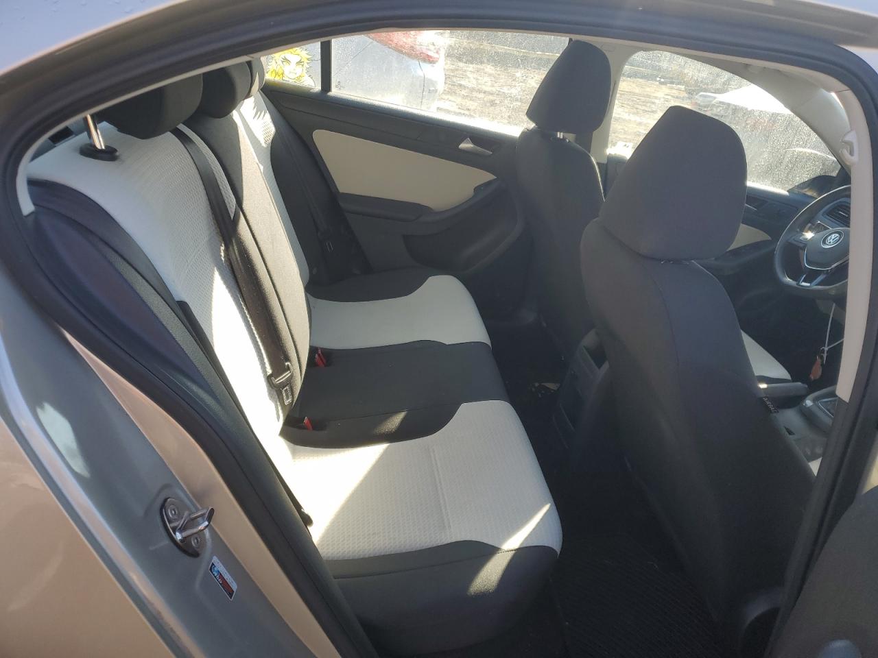 2015 Volkswagen Jetta - Image 10